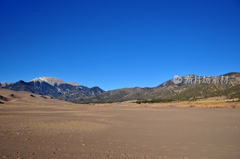 在Sangre de Cristo山脉的Herard山和大沙丘NP，科罗拉多，美国